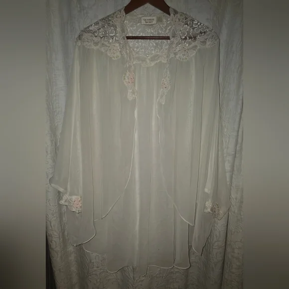 Vintage Victoria Secret Feminine Lingerie Robe. One Size. Excellent condition. - Picture 13 of 16